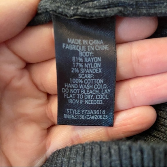 Guess women’s grey sweater dress in size medium - Picture 10 of 10